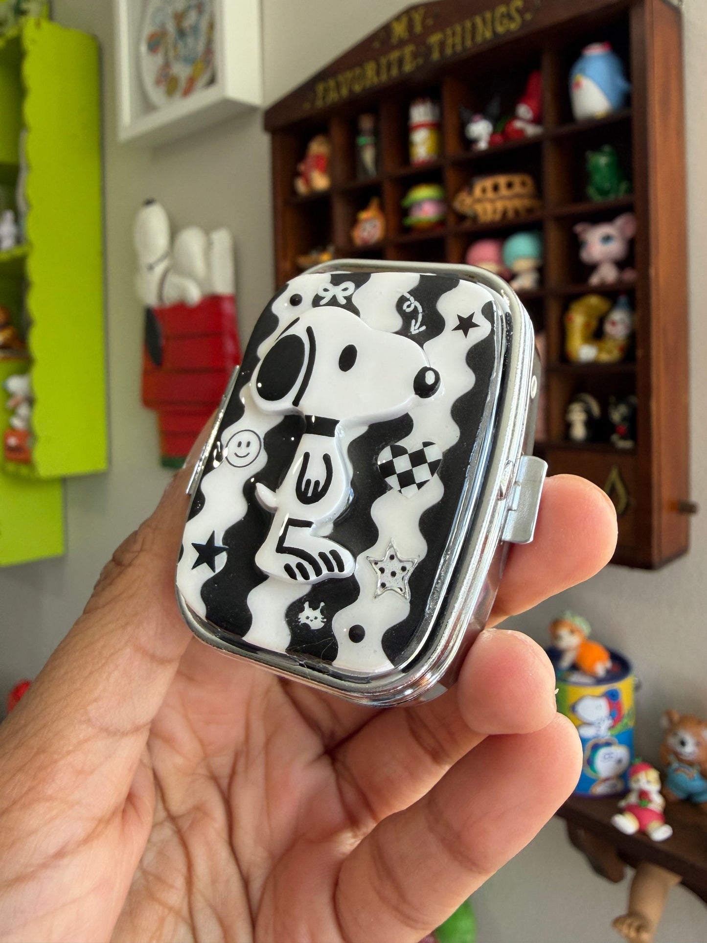 Wavy Snoopy Pill Case